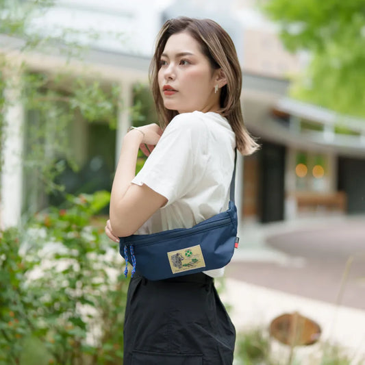 WALK ABOUT WOODS Flat Body Bag【豊岡鞄】