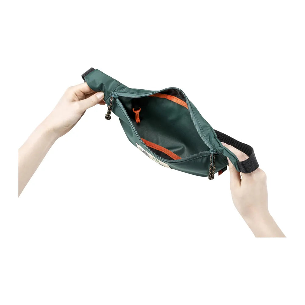 WALK ABOUT WOODS Flat Body Bag【豊岡鞄】